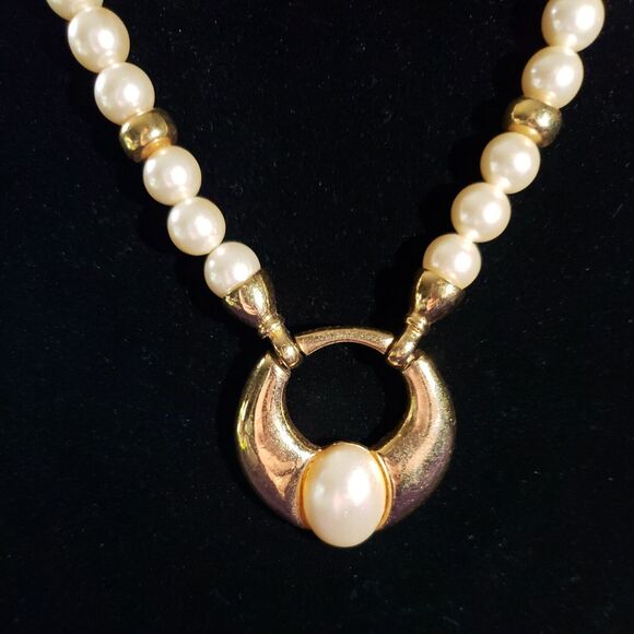 Vintage Napier Signed Faux Pearl and Gold Tone Beaded Pendant Necklace - Picture 2 of 12